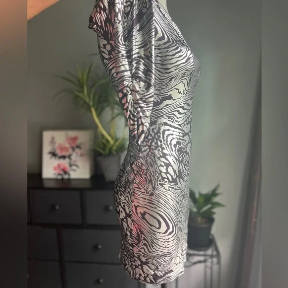 Arden B. Dress Body Con Super Stretch One Arm Dress Size Medium - Picture 4 of 7